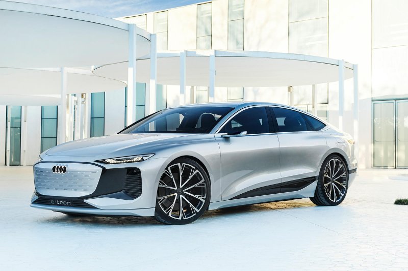 Электромобиль Audi e-tron