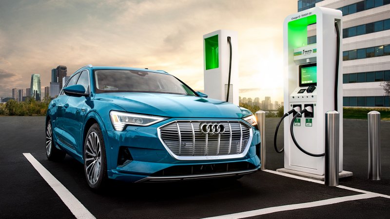 Зарядная станция Audi e-tron