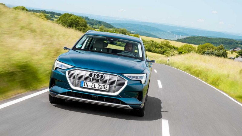 Электромобиль Audi e-tron