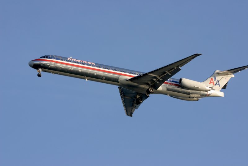 Douglas MD 82