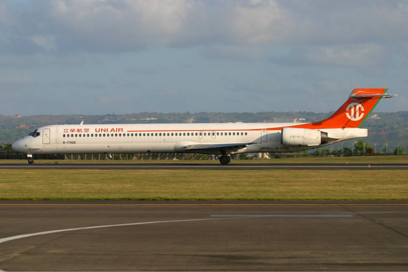MCDONNELL Douglas MD-80 фото