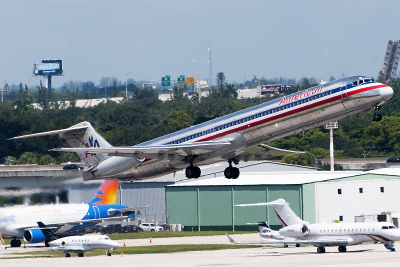Boeing md83 и ту-134