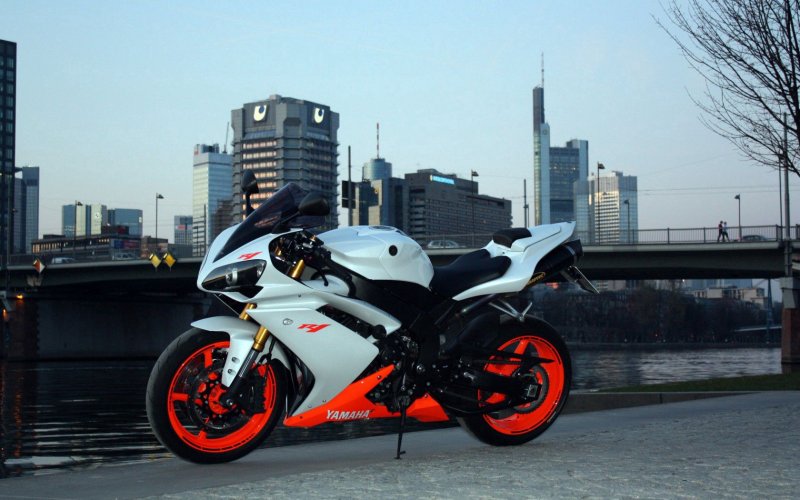 Yamaha r1