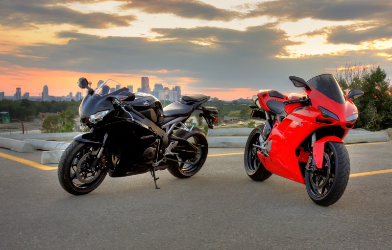 Yamaha YZF r1 Wallpaper