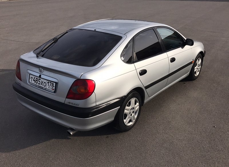 Тойота Авенсис 2001 1,8
