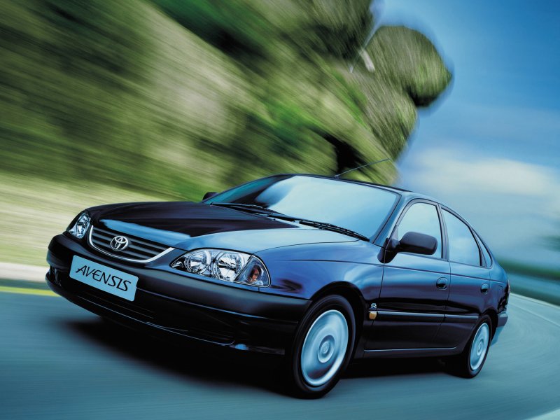 Toyota Avensis 1 поколения
