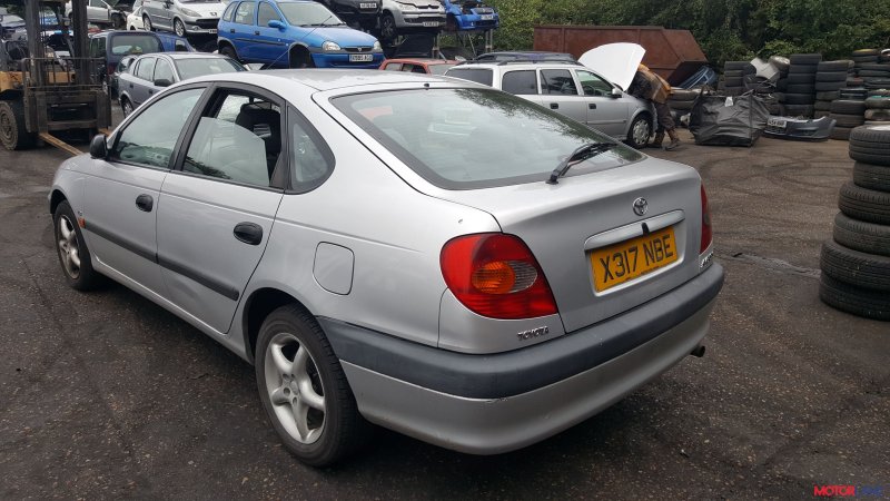 Toyota Avensis i седан 1997 – 2002