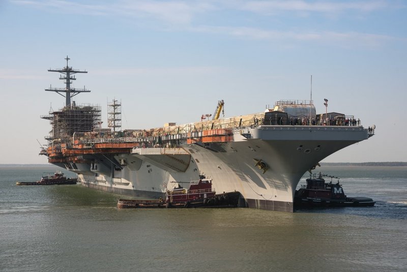 Авианосец США Джордж Вашингтон