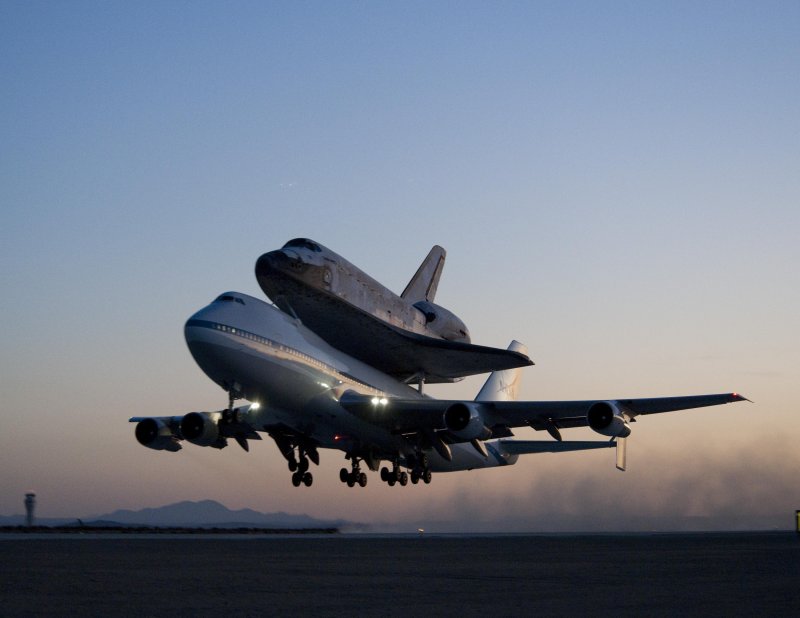 Боинг 747 с шаттлом
