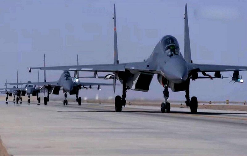 Самолет РЭБ Shenyang j-16d