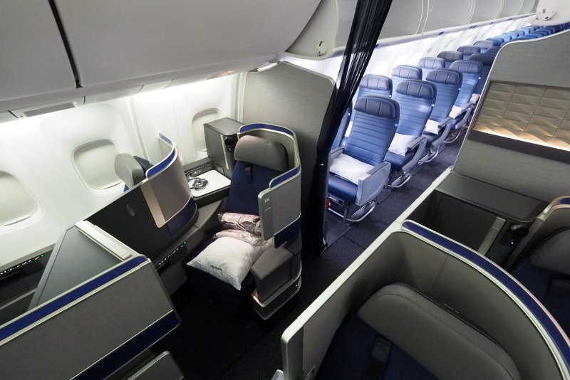 United Airlines Boeing 777 бизнес