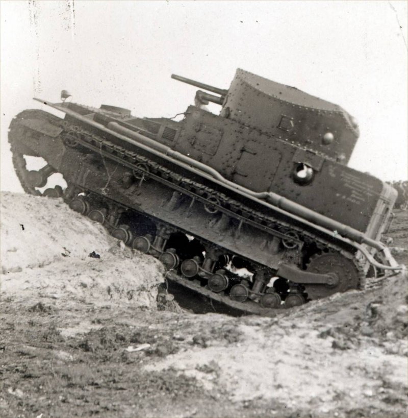 Танк Виккерс 12 тонный