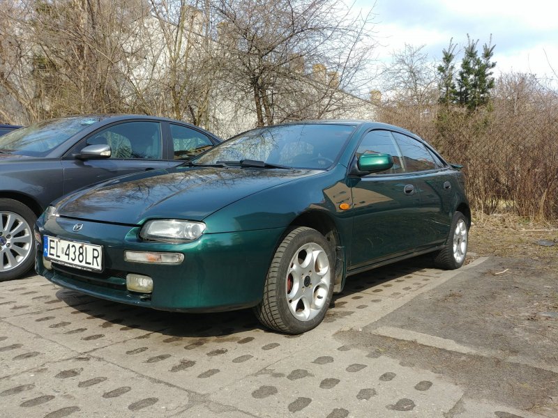 Mazda 323 f зеленая