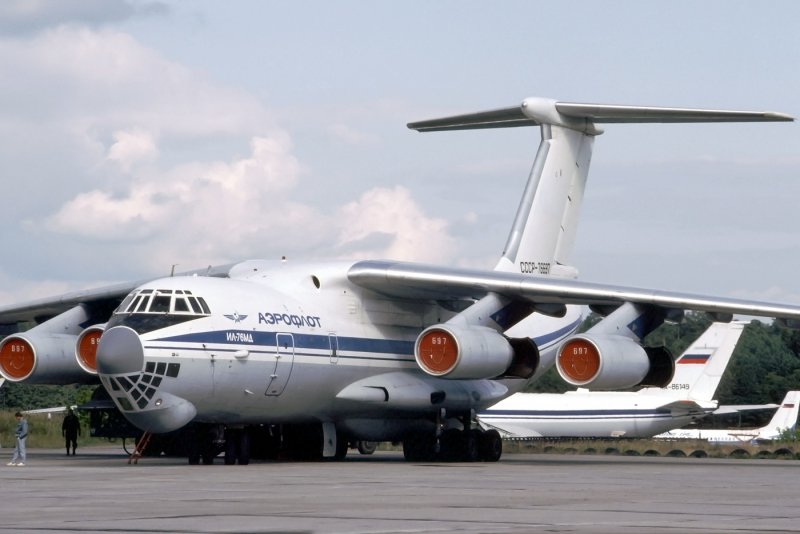 Самолёт ил-214