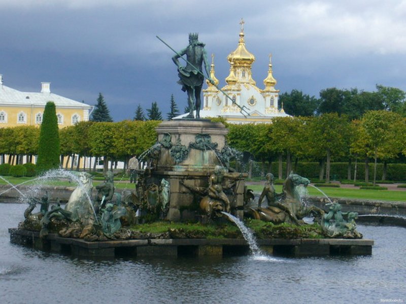 Фонтан большой Каскад в Петергофе