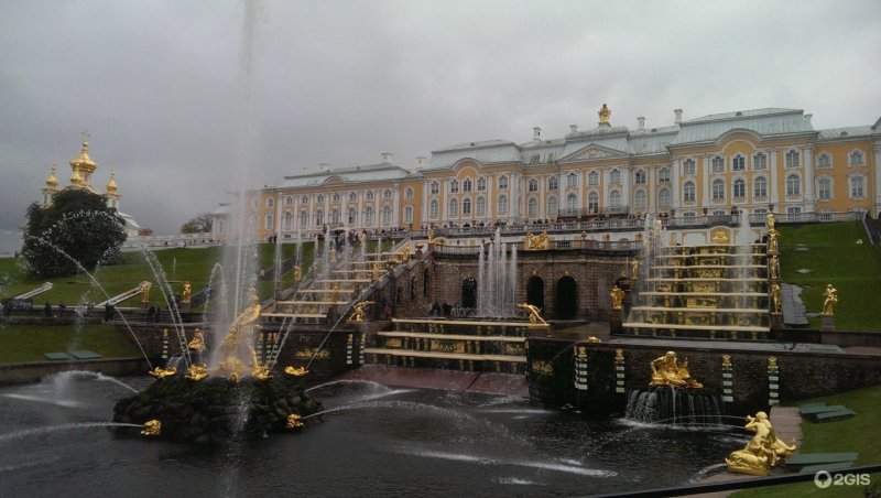 Теплоход Петергоф