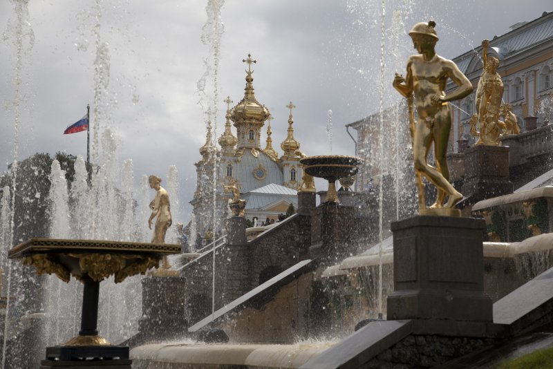 Корабль Петродворец в Арктике