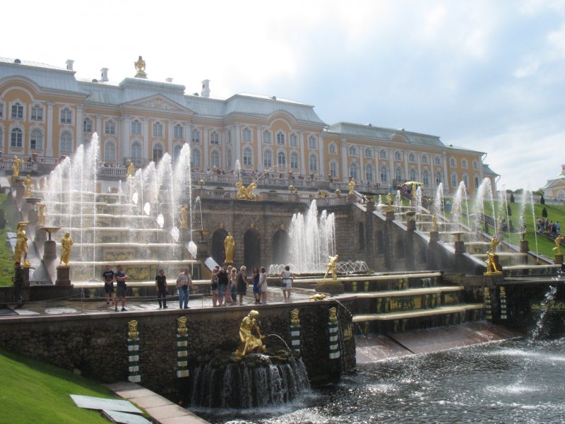 Пассажирский корабль на мели