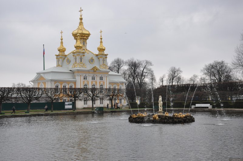 Дворцовый ансамбль в Петергофе