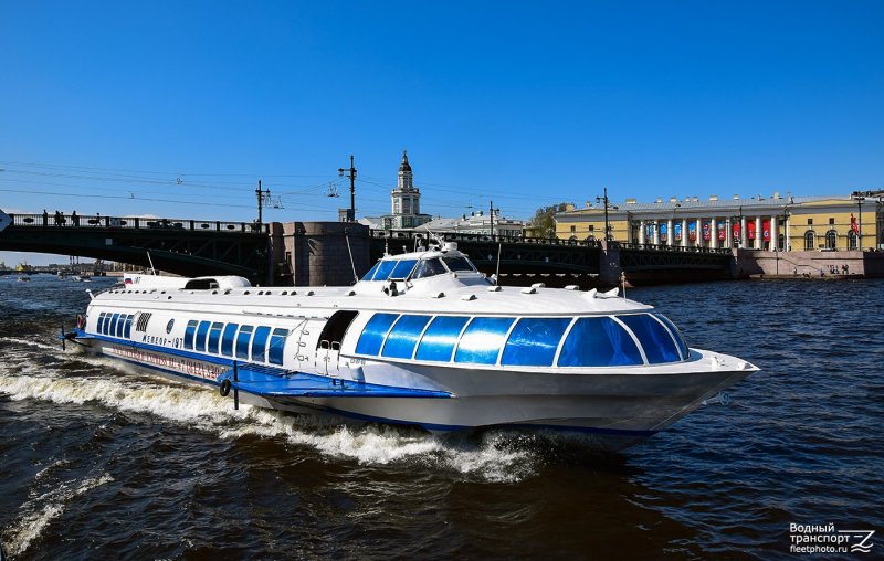 Теплоход Метеор Нева