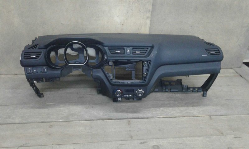 Торпедо Kia Rio 3