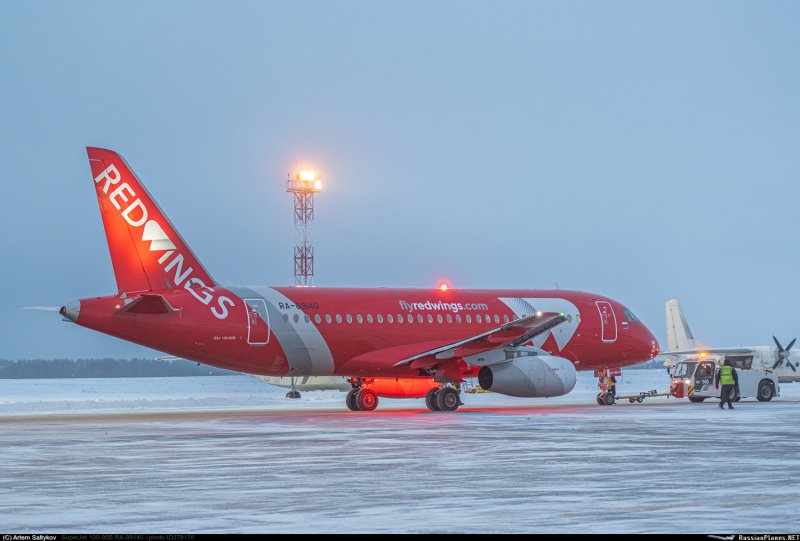 Wz7011 рейс Red Wings