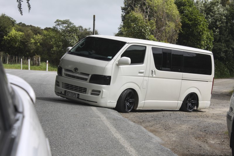 Toyota Hiace stance