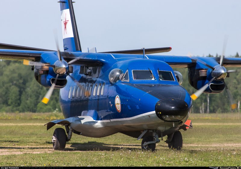 Многоцелевом двухмоторном самолете l-410.