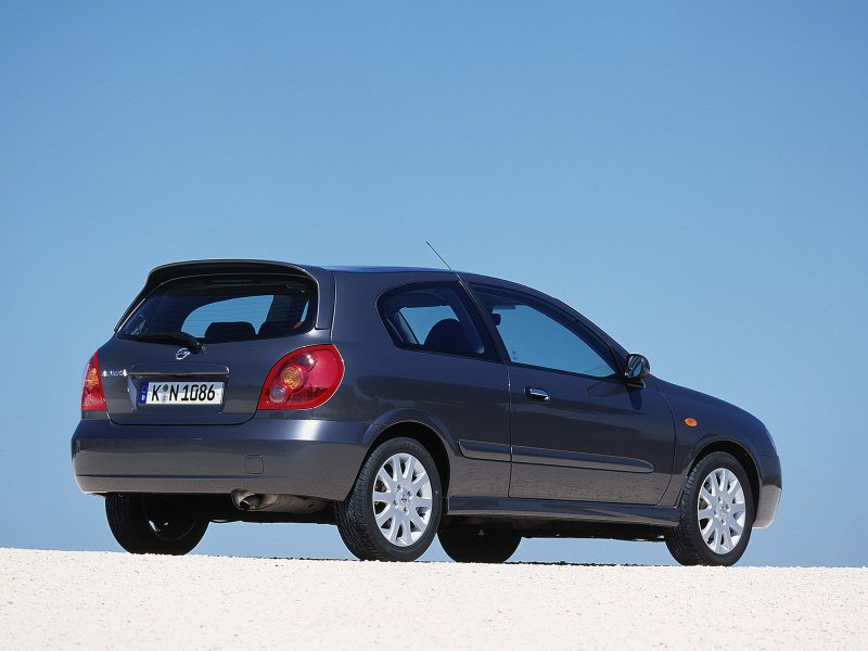 Nissan Almera n16 хэтчбек 5