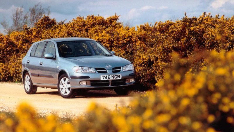 Nissan Almera II n16 хэтчбек