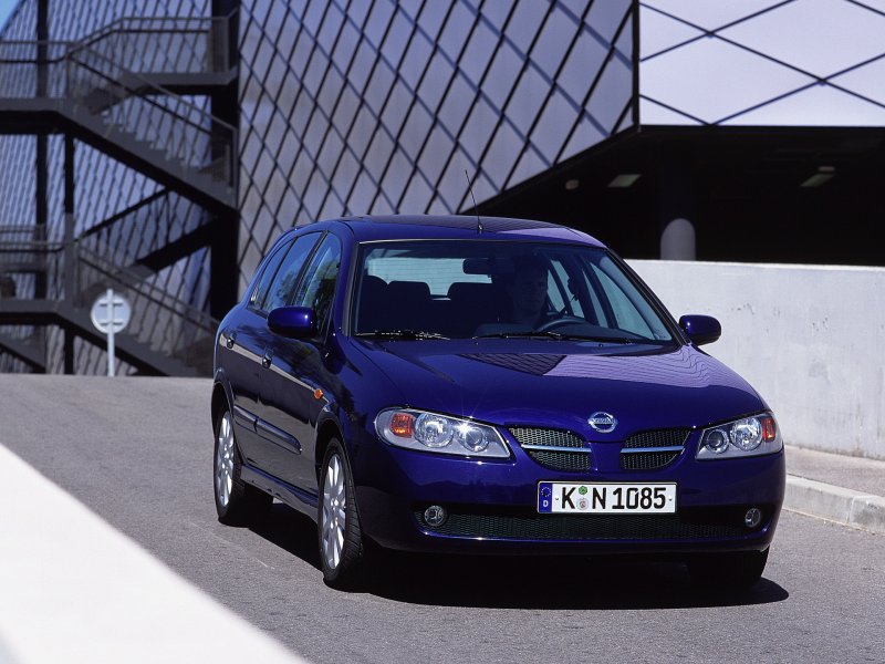 Nissan Almera 2003 хэтчбек