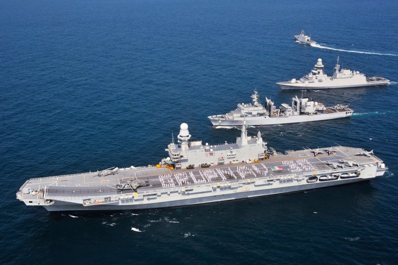 Авианосец Cavour (550)