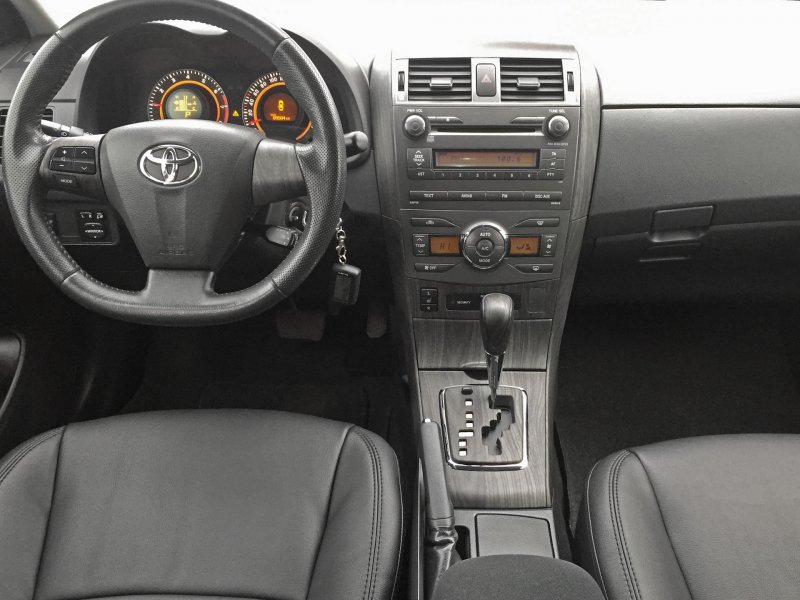 Тойота Королла е150 автомат