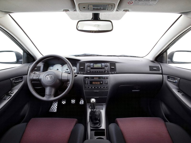 Toyota Corolla 2004 салон