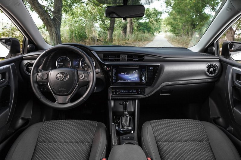 Toyota Corolla 2018 салон