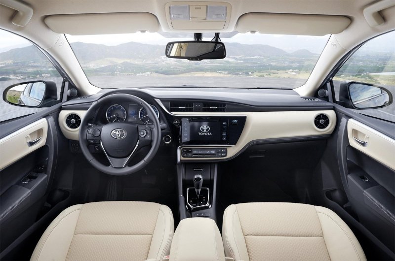 Toyota Corolla 2017 салон