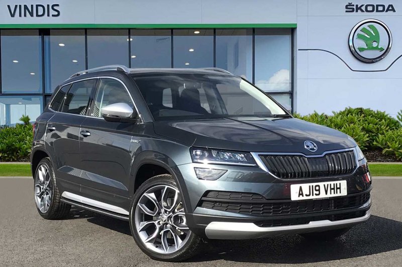 Skoda Karoq серый