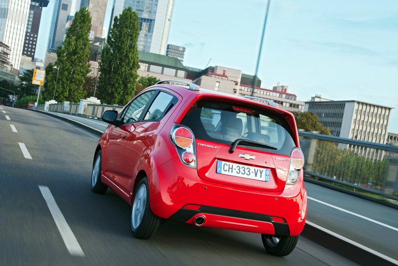 Chevrolet Spark сзади