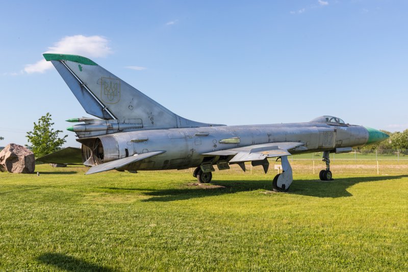 Истребитель-перехватчик Су-15