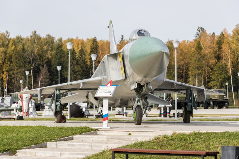 Истребитель Су-15