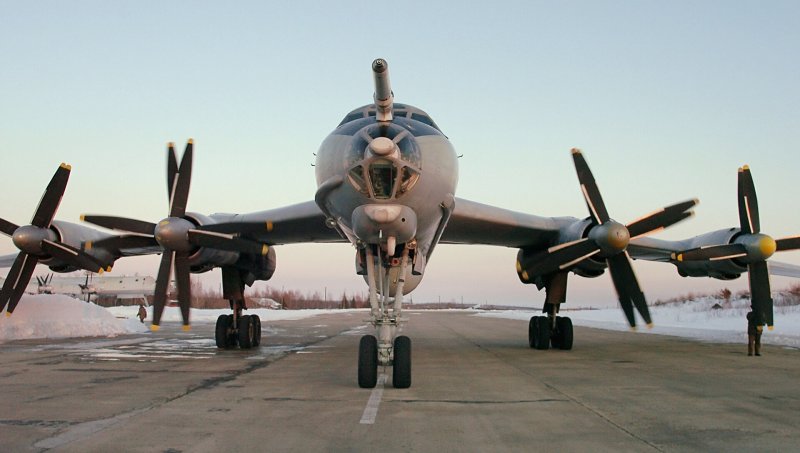 Самолет ту 142м
