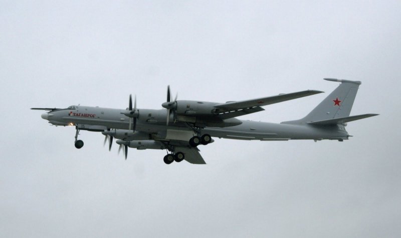 Дальний противолодочный самолет ту-142м