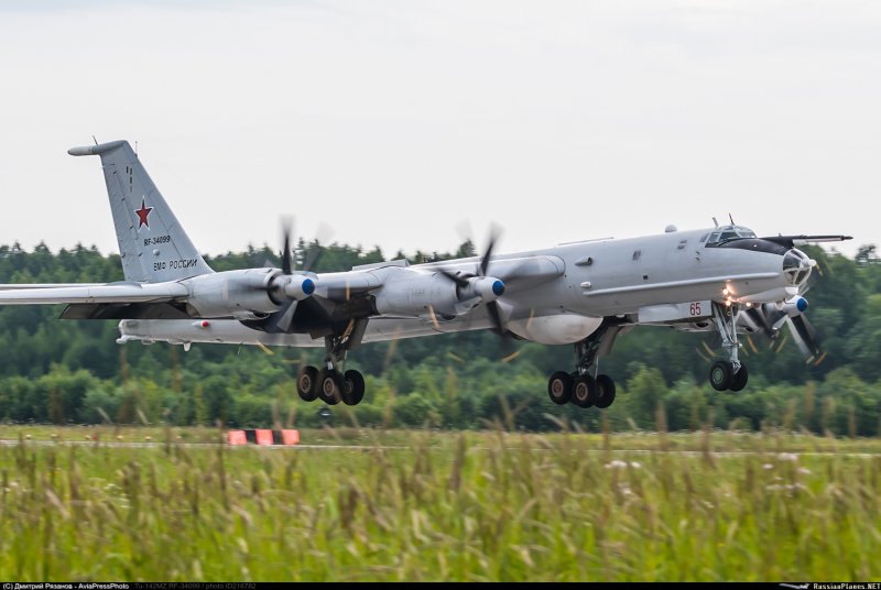 Самолет ту 142