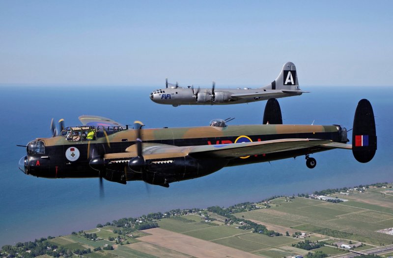 Avro 683 "Lancaster", бомбардировщик