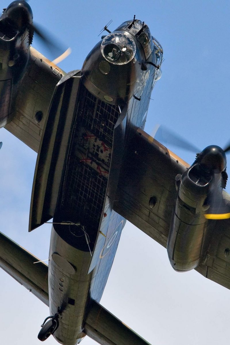 Бомбардировщик Avro Lancaster