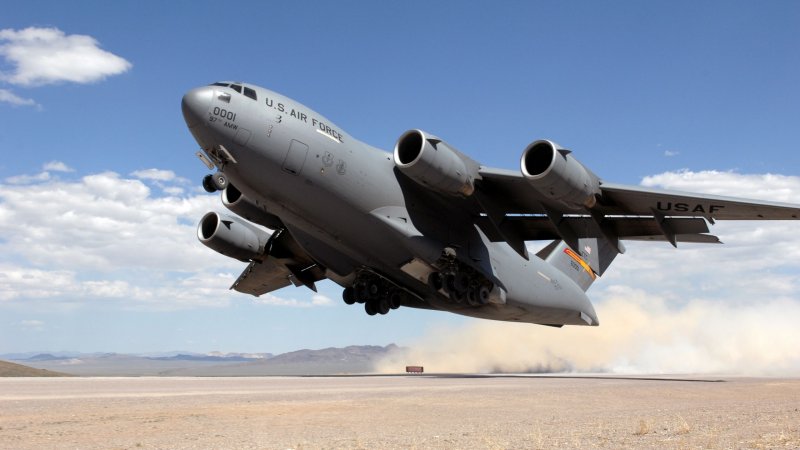 Американский грузовой самолет c17 Globemaster