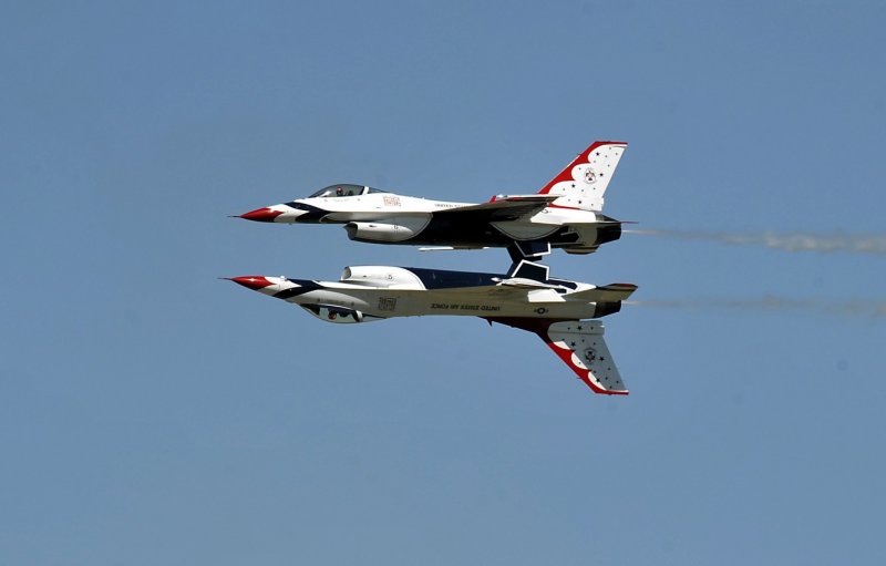 Thunderbirds пилотажная группа