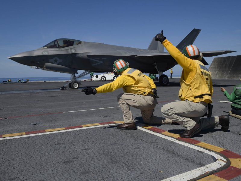 F 35 истребитель на авианосце