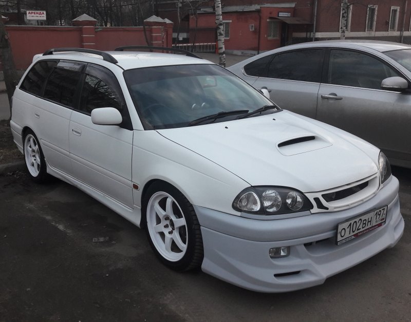 Тойота Калдина st215