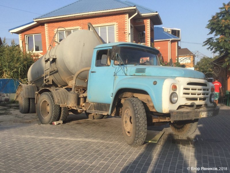 Цементовоз ЗИЛ-4331